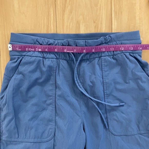 Lululemon Beyond the Studio Crop Size 6 - Picture 9 of 11